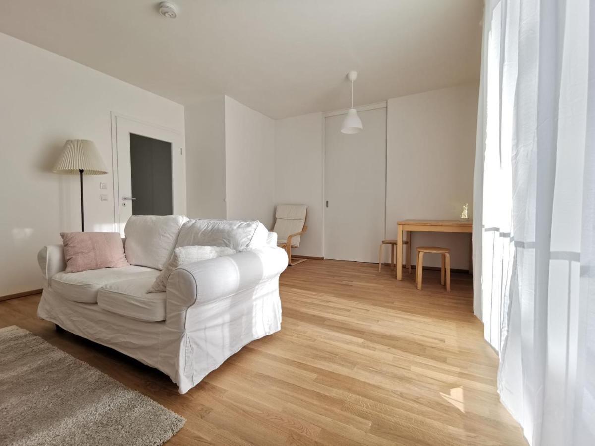 Gemuetliches In Geraeumiger Gemeinschaftswohnung Appartement *